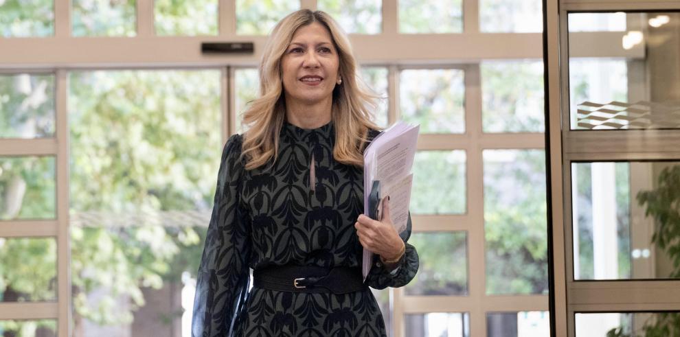Mar Vaquero informando sobre los asuntos aprobados en el Consejo de Gobierno extraordinario