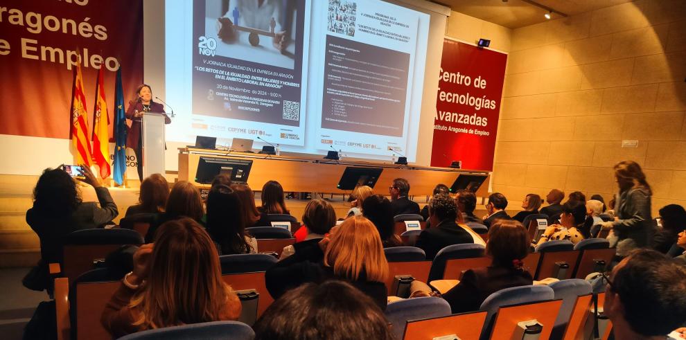 La directora del INAEM, Ana López, ha inaugurado la V Jornada de Igualdad en la Empresa