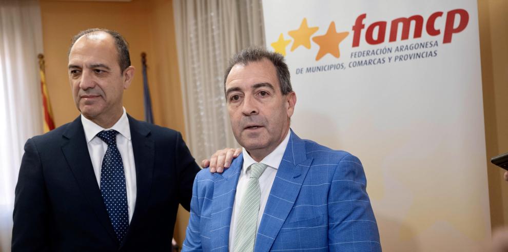 José Luis Bancalero Flores, y el presidente de la Federación Aragonesa de Municipios, Comarcas y Provincias, Carmelo Pérez Díez, se reúnen hoy para abordar el mapa sanitario.
