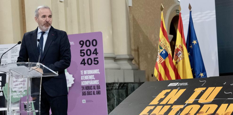 El presidente de Aragón, Jorge Azcón, participa en el acto institucional por el Día Internacional de Eliminación de la Violencia Contra la Mujer.
