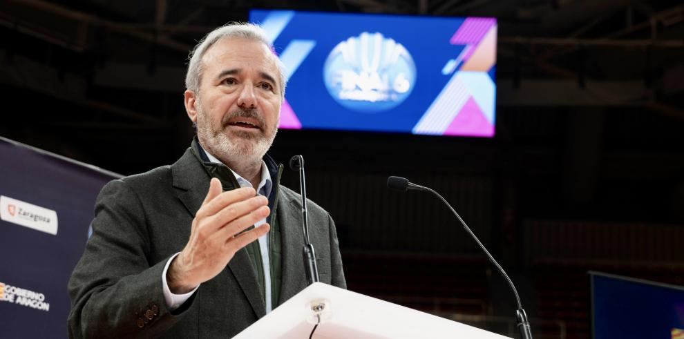 presentación del presidente del Gobierno de Aragón, Jorge Azcón, del acuerdo por el cual Zaragoza será sede de la fase final de la Euroliga femenina de baloncesto. Pabellón Príncipe Felipe