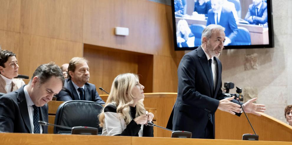 El presidente Azcón durante su intervención en las Cortes de Aragón la semana pasada.