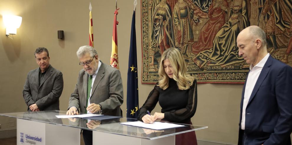 El rector y la vicepresidenta del Gobierno han firmado este martes el convenio