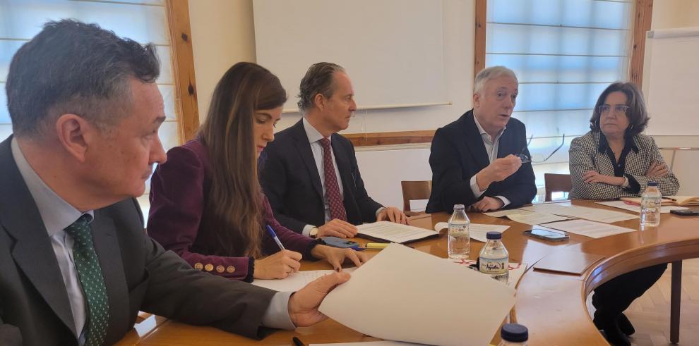 El consejero de Fomento, Octavio López, ha presidido el consejo de administración de APL.
