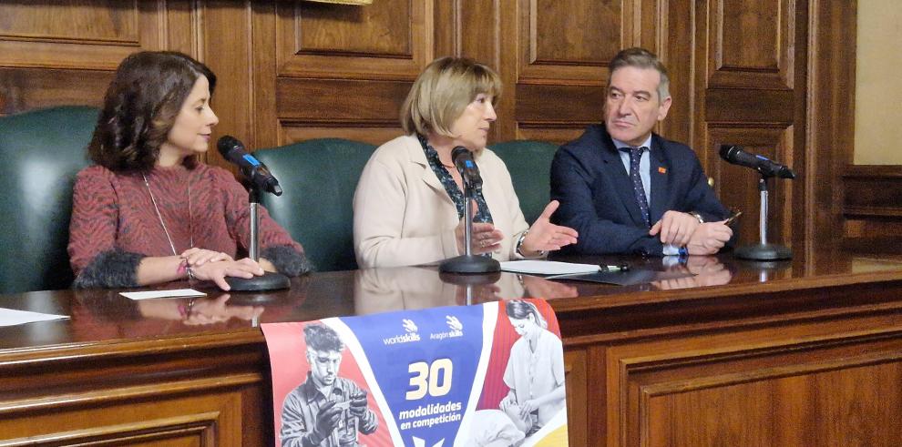 Tomasa Hernández, Emma Buj y Luis Mallada en la presentación de Aragón Skills 2025.
