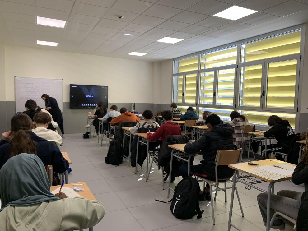 Estudiantes del CPI Julio Verne realizando las pruebas de certificación B1.