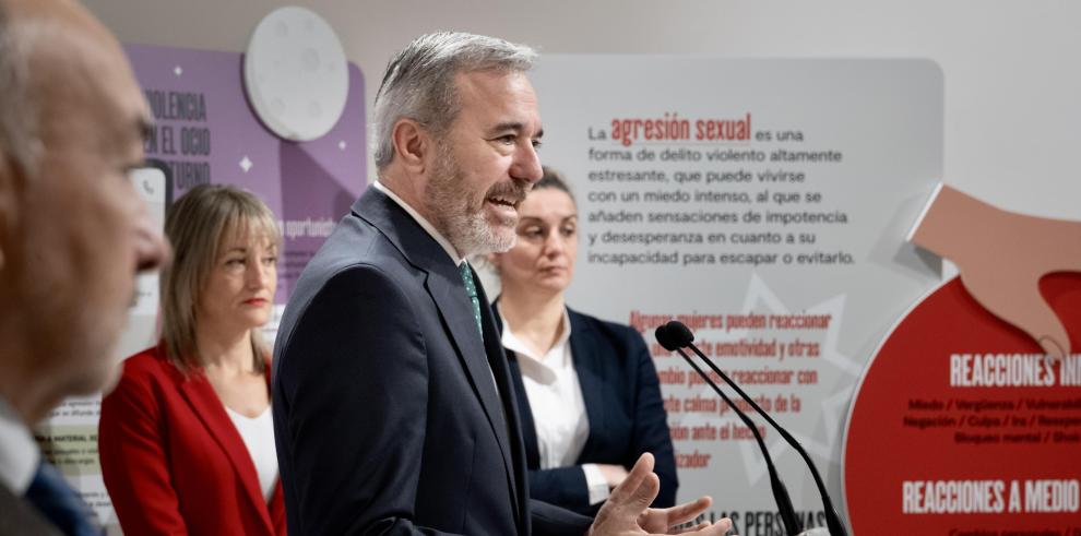 El presidente Azcón visita las instalaciones del centro de atención integral a víctimas de violencia sexual (Caivis) de Zaragoza.