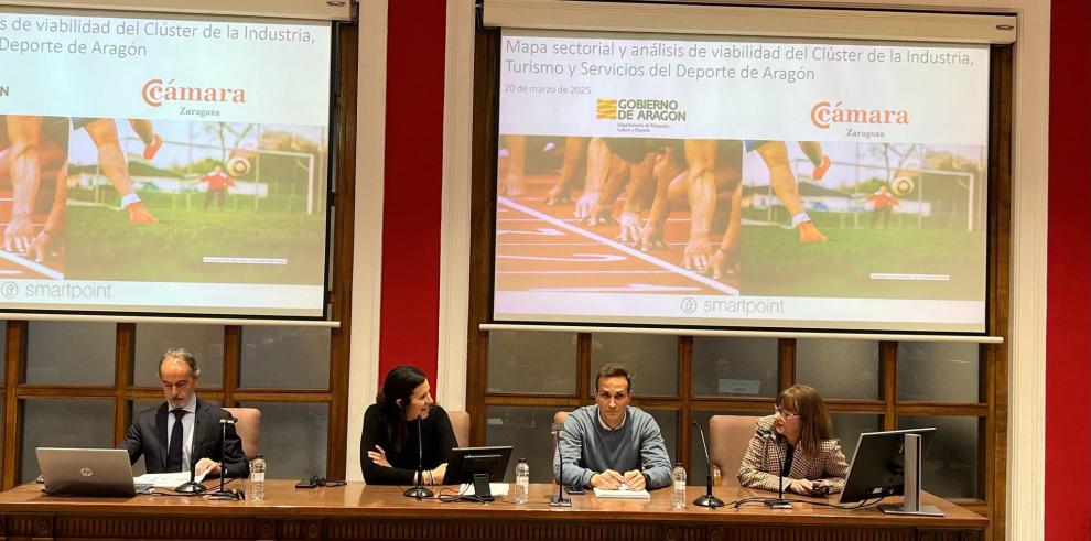 Reunión sobre la creación del Clúster Aragonés del Deporte, celebrada en la Cámara de Comercio de Zaragoza.