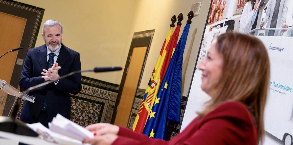El presidente Azcón, junto a la rectora de la USJ, Silvia Carrascal, en la presentación del Grado de Medicina en el centro universitario.