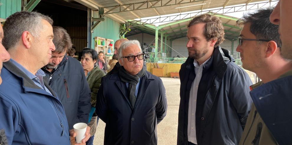 Javier Rincón y Borja Giménez se reúnen con representantes ganaderos para hacer frente común contra la