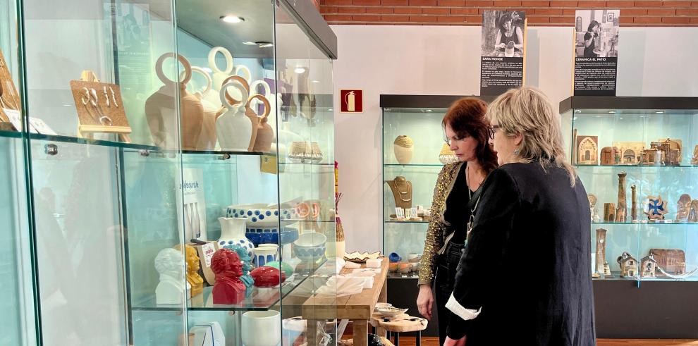 La directora general de Comercio, Ferias y Artesanía, Carmen Herrrte, ha visitado la muestra