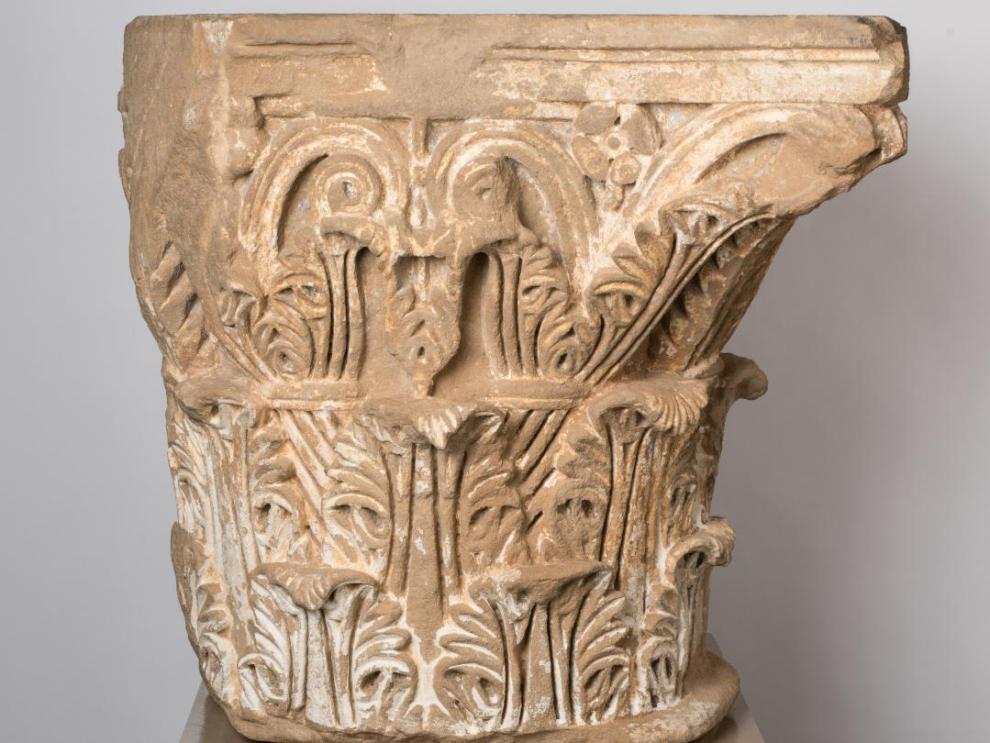 Capitel corintio.