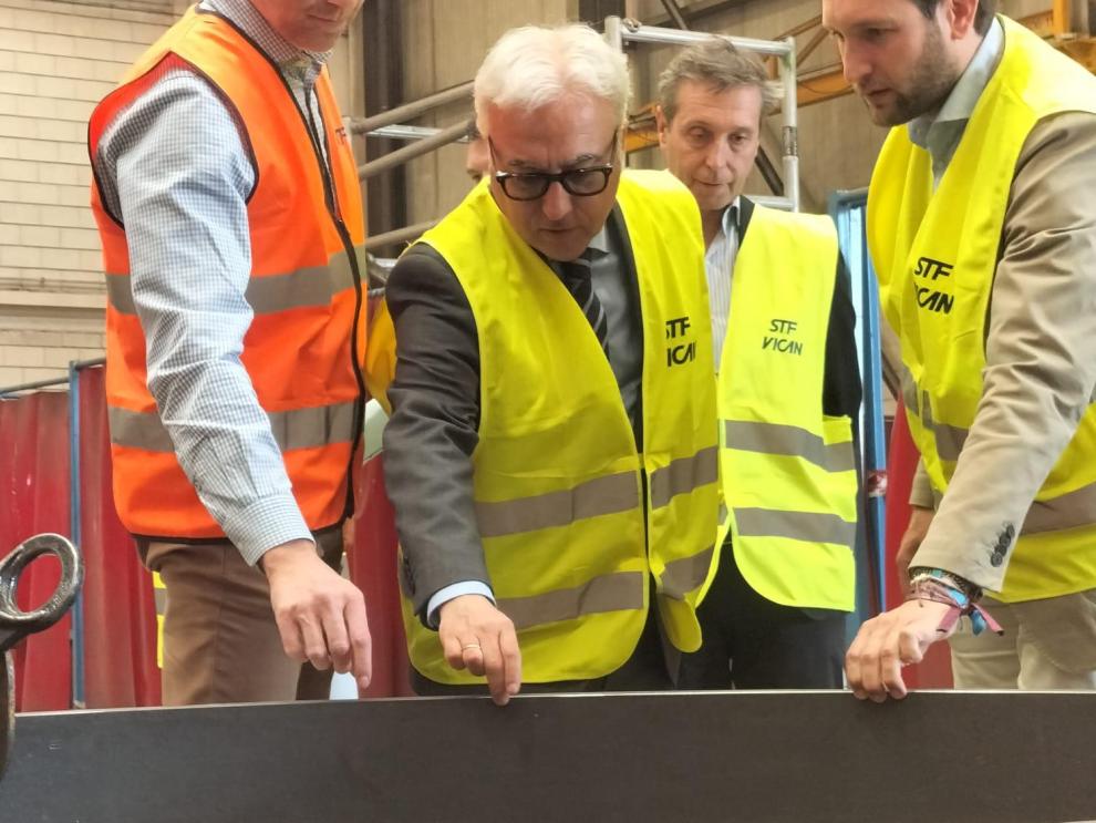 El consejero de Agricultura, Ganadería y Alimentación, Javier Rincón, visita STF Filters en Monzón (Huesca)