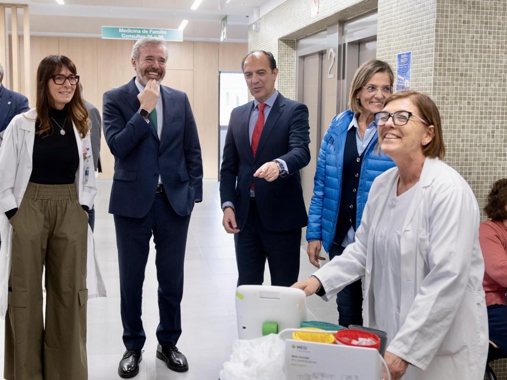 Jorge Azcón, en el nuevo Centro de Salud Ramón y Cajal de Huesca.