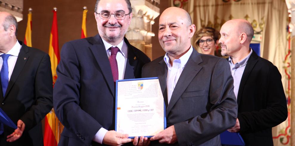 El Presidente de Aragón reivindica el proyecto de España y el patriotismo constitucional en el Día de Aragón