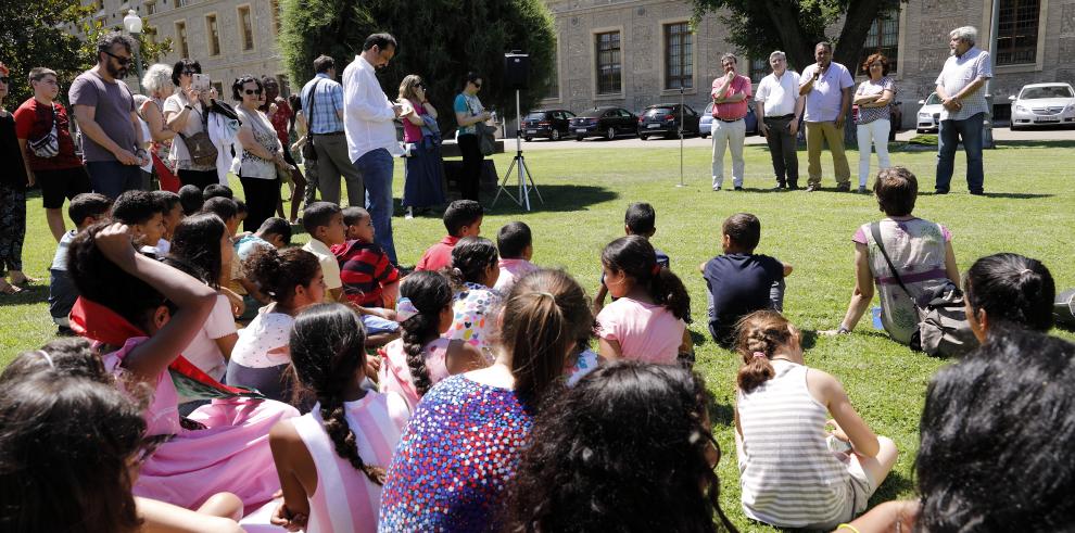 Broto manifiesta a los niños del programa “Vacaciones en paz” el compromiso y la solidaridad del Gobierno de Aragón con el pueblo saharaui