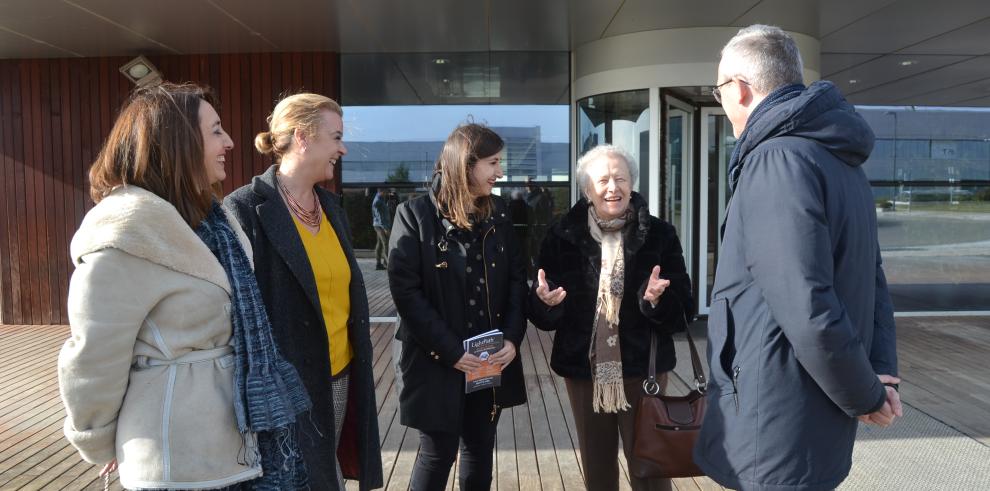 La científica María José Yzuel conoce en Walqa el edificio al que da nombre