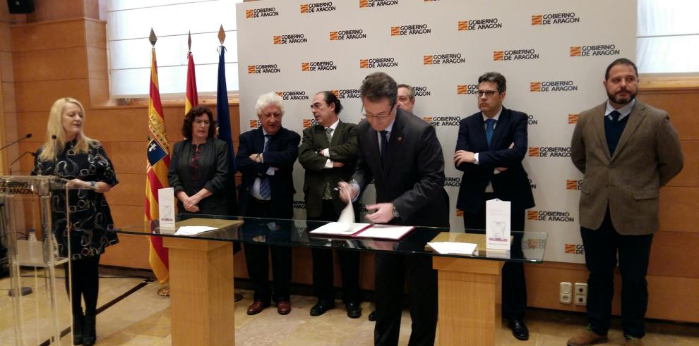 Gobierno de Aragón, Justicia de Aragón, asociaciones de consumidores, odontólogos y farmacéuticos se unen para defender los derechos de los usuarios de clínicas dentales 