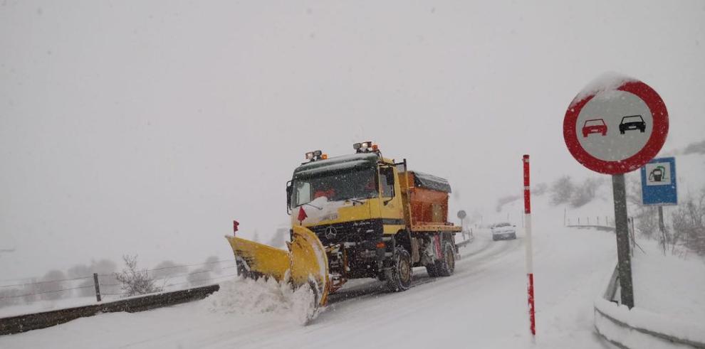 Cerradas al tráfico algunas carreteras por riesgo de aludes