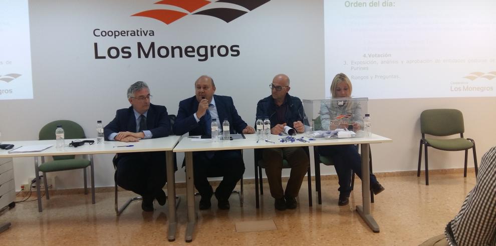Olona aplaude el proyecto integrado de producción de huevos camperos de la Cooperativa Monegros