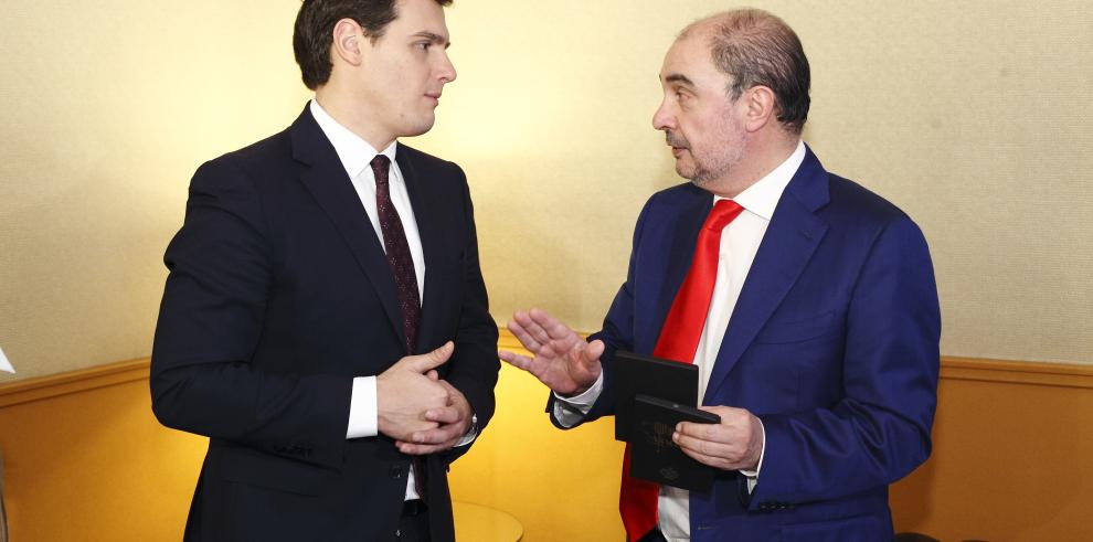 Lambán mantiene un encuentro oficial con Albert Rivera