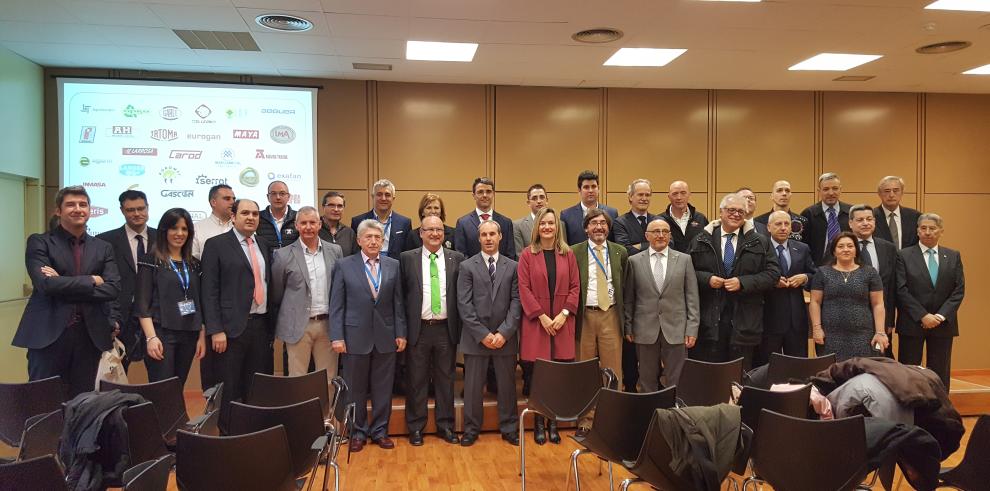 Pilar Alegría llama a “mejorar la competitividad a través de la innovación” en la presentación del Clúster de Maquinaria Agrícola de Aragón