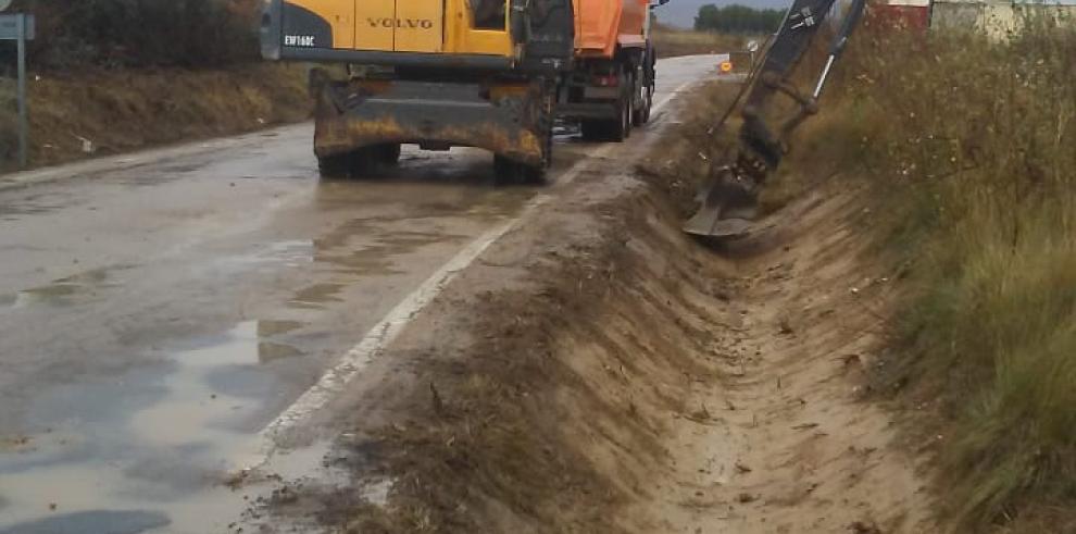 Comienzan los trabajos de refuerzo de firme en la carretera de Apiés