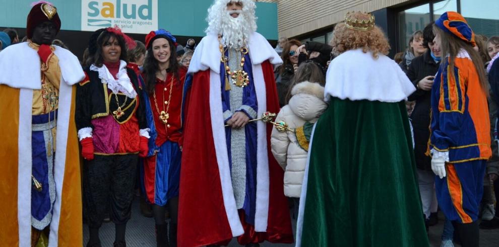 Los Reyes Magos visitan a los niños ingresados en los hospitales aragoneses