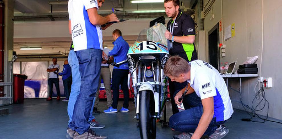 Los prototipos de MotoStudent ya ruedan en el Circuito de Velocidad de MotorLand