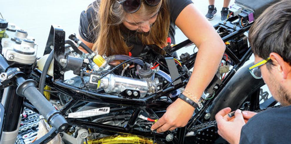 Los prototipos de MotoStudent ya ruedan en el Circuito de Velocidad de MotorLand