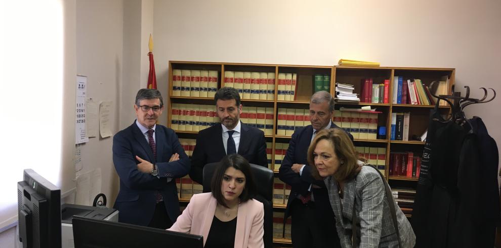 Guillén comprueba en Barbastro la implantación efectiva del expediente judicial electrónico