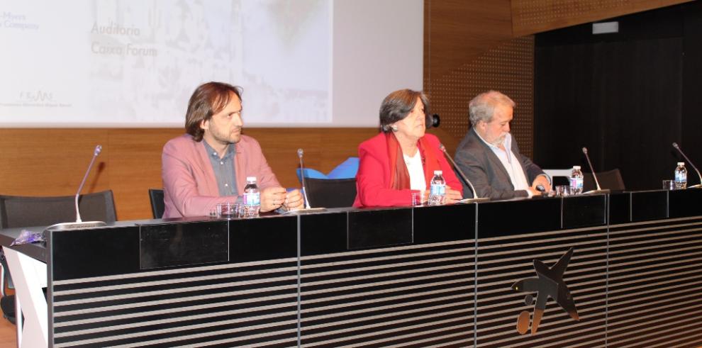 Zaragoza debate sobre dónde dirigir la investigación contra el cáncer para llegar al paciente