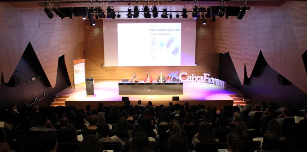 Zaragoza debate sobre dónde dirigir la investigación contra el cáncer para llegar al paciente