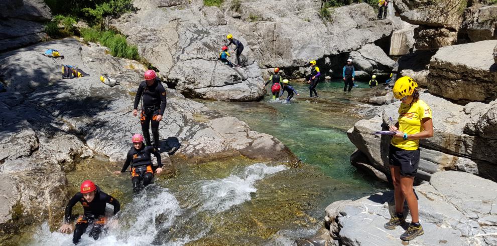 La Unidad de Policía Adscrita amplió este año el control de turismo activo en el Pirineo al rafting, kayak e hidrospeed