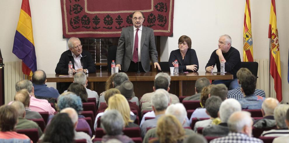  Torres de Berrellén rinde homenaje a 54 personas que murieron por la Democracia