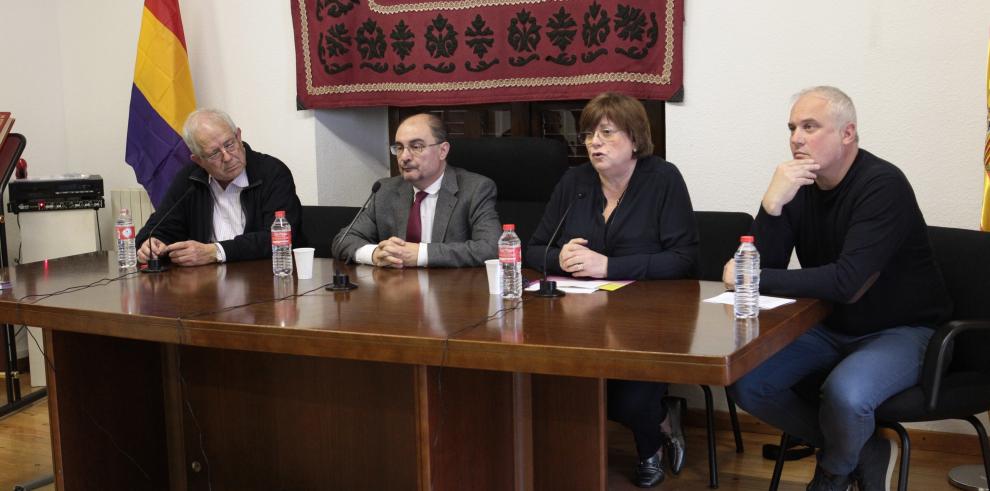  Torres de Berrellén rinde homenaje a 54 personas que murieron por la Democracia