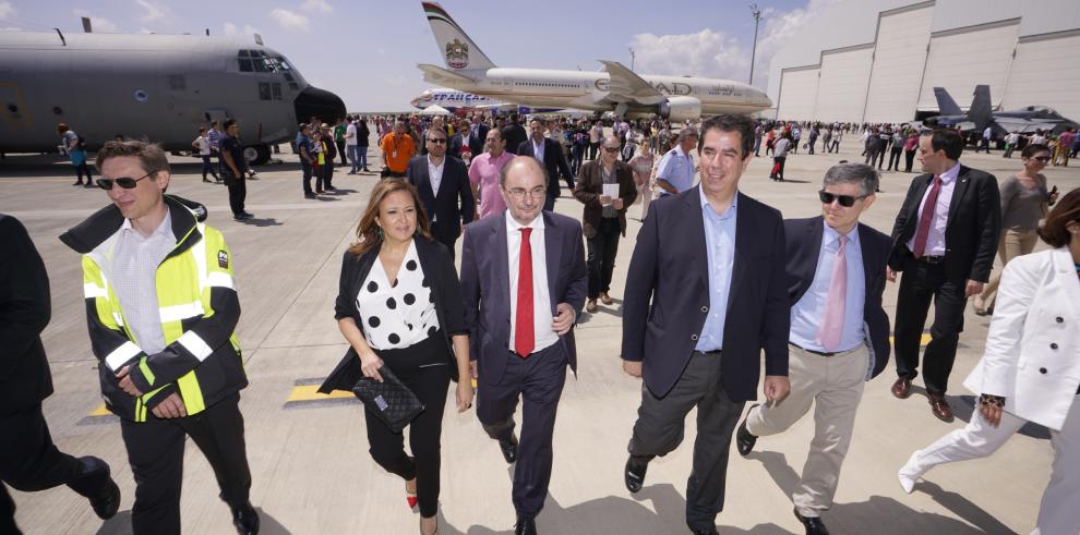 Miles de personas visitan el Aeropuerto de Teruel en su quinto aniversario con una demostración de su capacidad y proyección futura