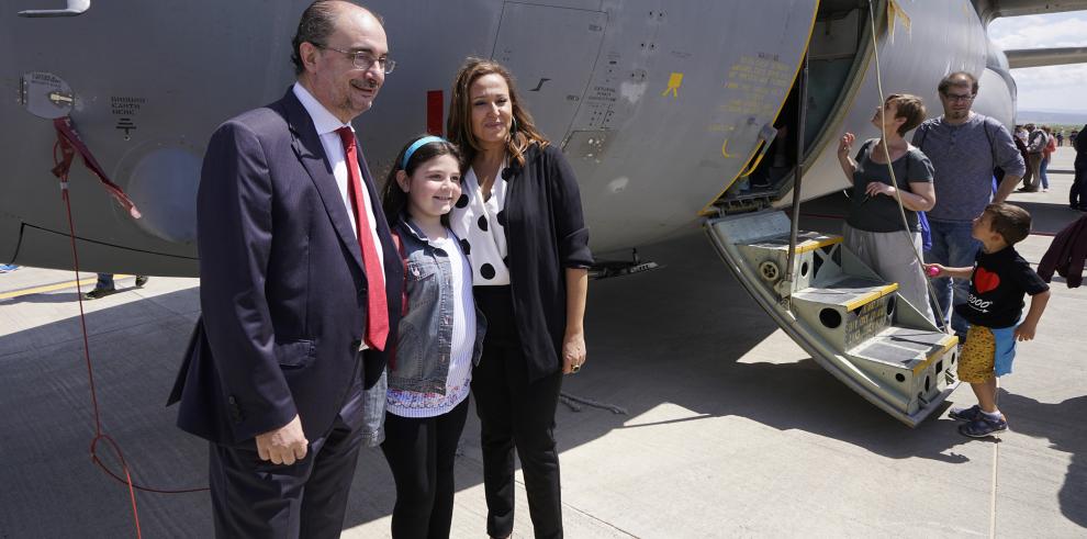 Miles de personas visitan el Aeropuerto de Teruel en su quinto aniversario con una demostración de su capacidad y proyección futura