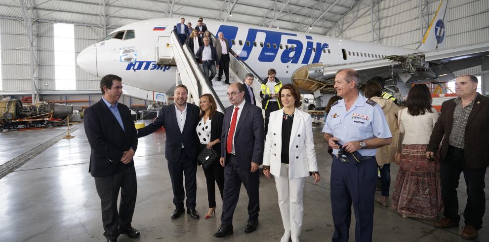 Miles de personas visitan el Aeropuerto de Teruel en su quinto aniversario con una demostración de su capacidad y proyección futura