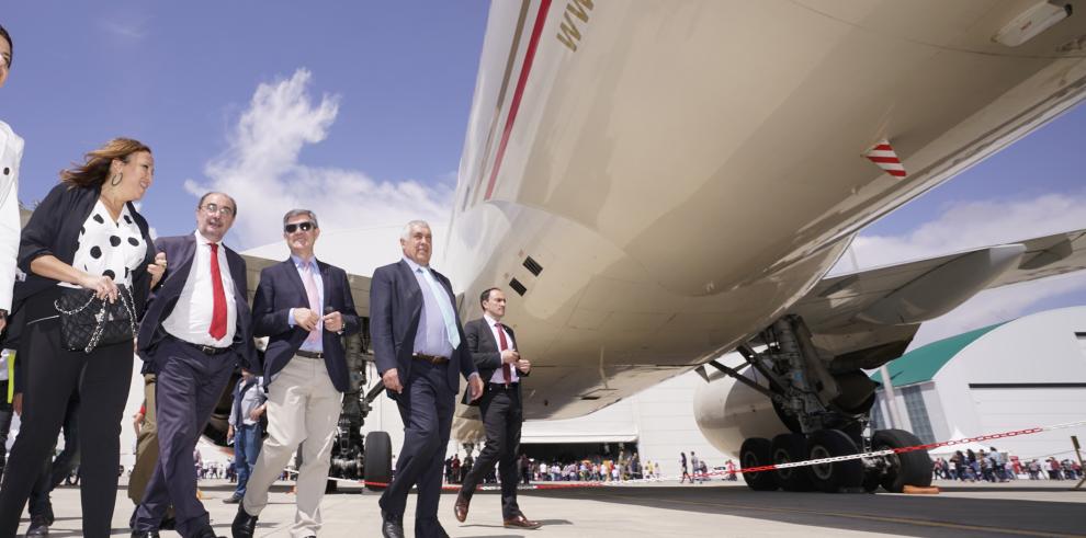 Miles de personas visitan el Aeropuerto de Teruel en su quinto aniversario con una demostración de su capacidad y proyección futura