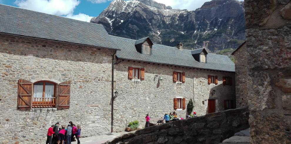 Un total de 46 alumnos de centros educativos que imparten lengua aragonesa realizan esta semana unas jornadas de convivencia en Búbal