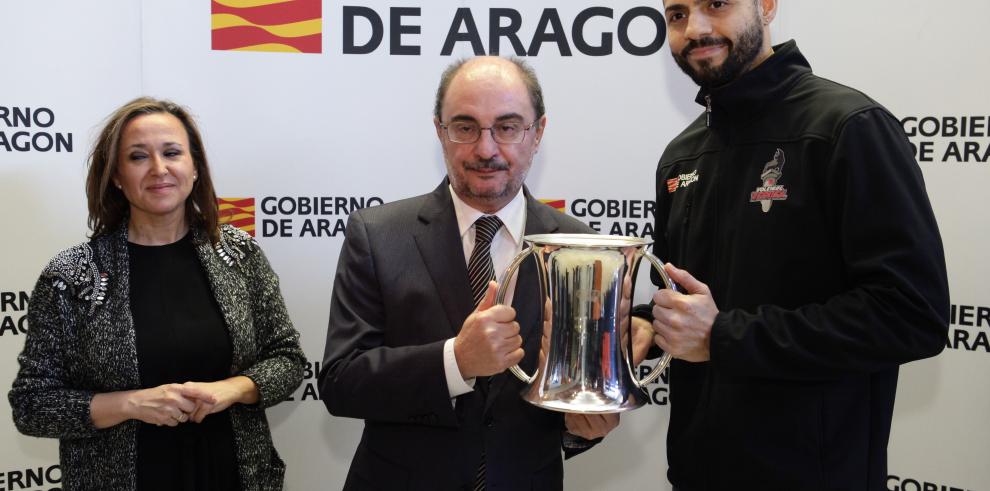 El Presidente muestra su orgullo y admiración por la gesta del Club de Voleibol de Teruel 