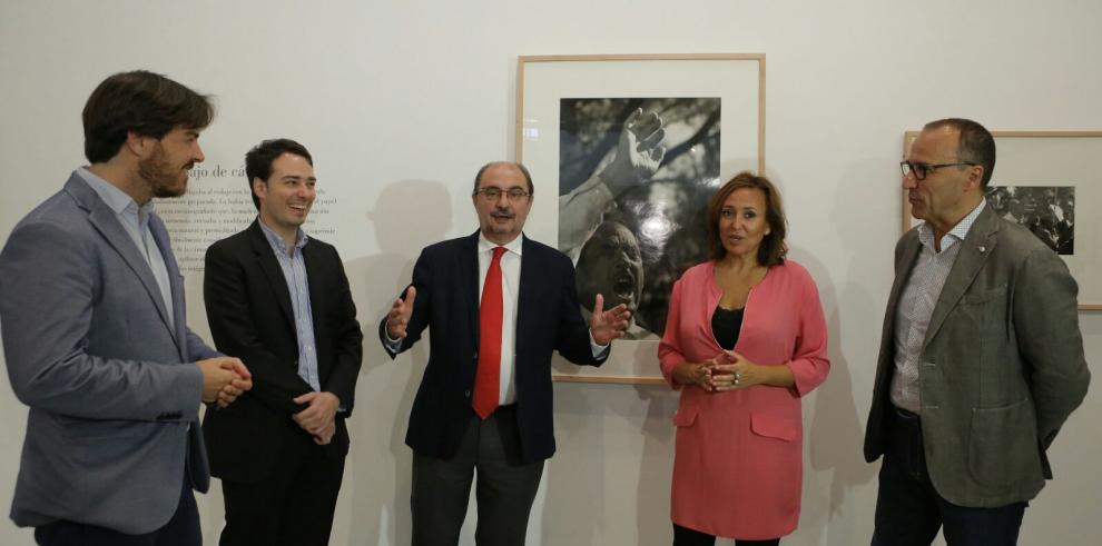 La exposición de fotografías de Ramón Masats durante el rodaje de Viridiana continúa su itinerancia y llega a Gijón