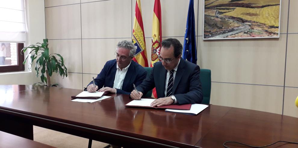 El Gobierno de Aragón y Endesa firman un convenio de colaboración para la protección de la avifauna