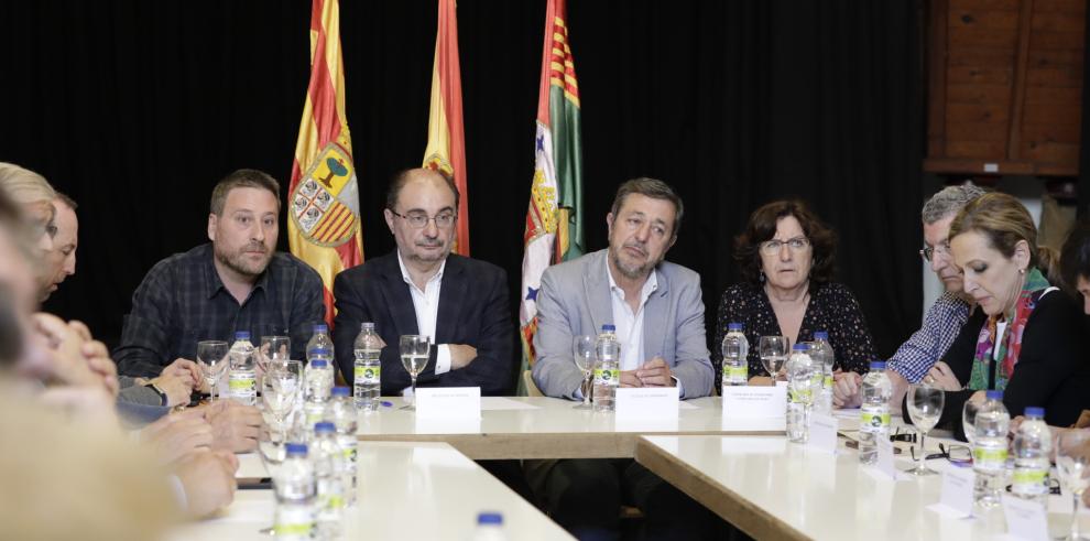 Lambán: "La coordinación institucional permitirá ampliar y optimizar los medios técnicos para garantizar el tráfico seguro en las carreteras alternativas al Monrepós"