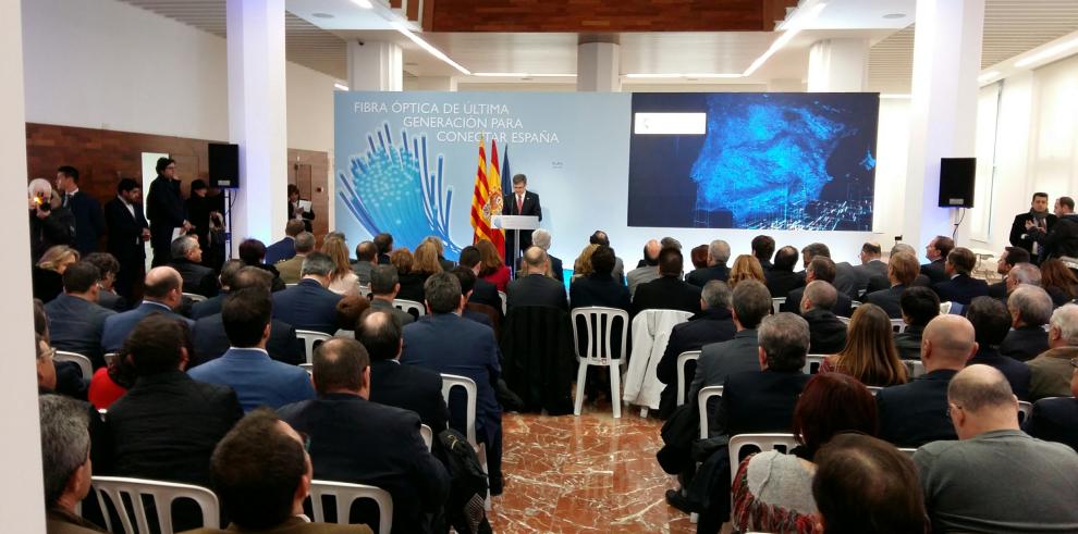 Guillén exige a Rajoy que facilite la dotación de banda ancha a los polígonos industriales de Aragón