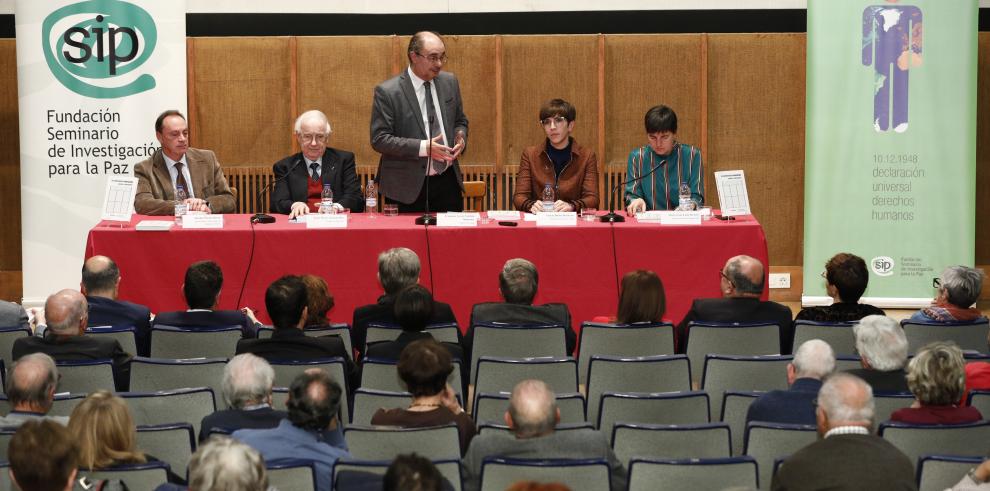 Lambán pone en valor que Aragón fue la primera Comunidad Autónoma en incluir la paz en su agenda y recuerda que su Gobierno ha centrado sus esfuerzos en recuperar derechos sociales y económicos