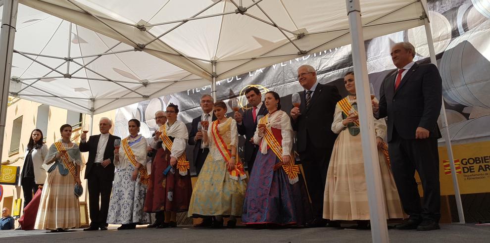 Olona se compromete a “mimar” las viñas viejas del territorio aragonés