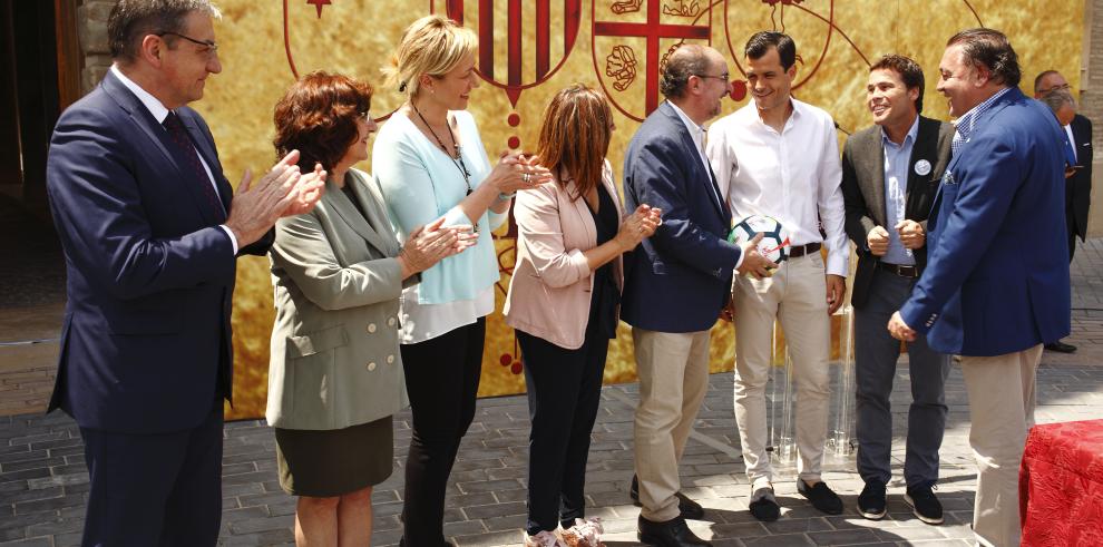 Gran recibimiento al SD Huesca tras ascender a Primera División