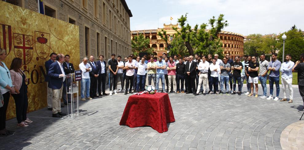 Gran recibimiento al SD Huesca tras ascender a Primera División